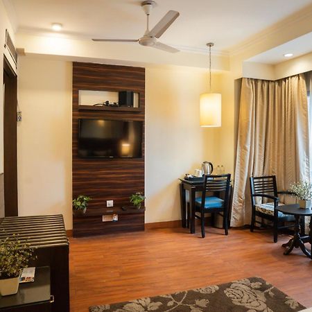 Ahuja Residency Cyber City II Gurgaon Esterno foto