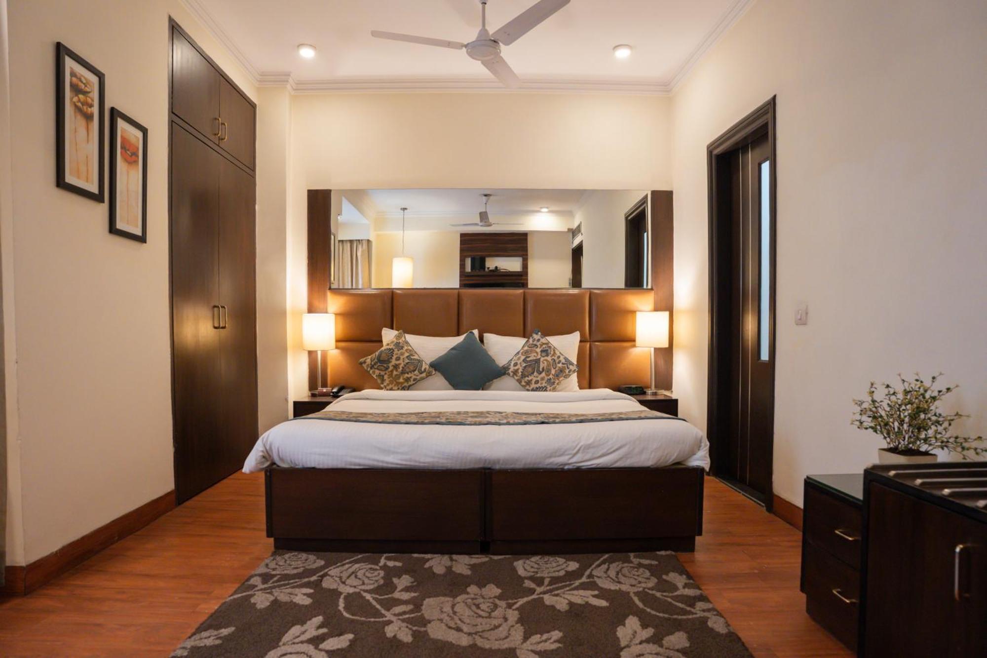 Ahuja Residency Cyber City II Gurgaon Esterno foto