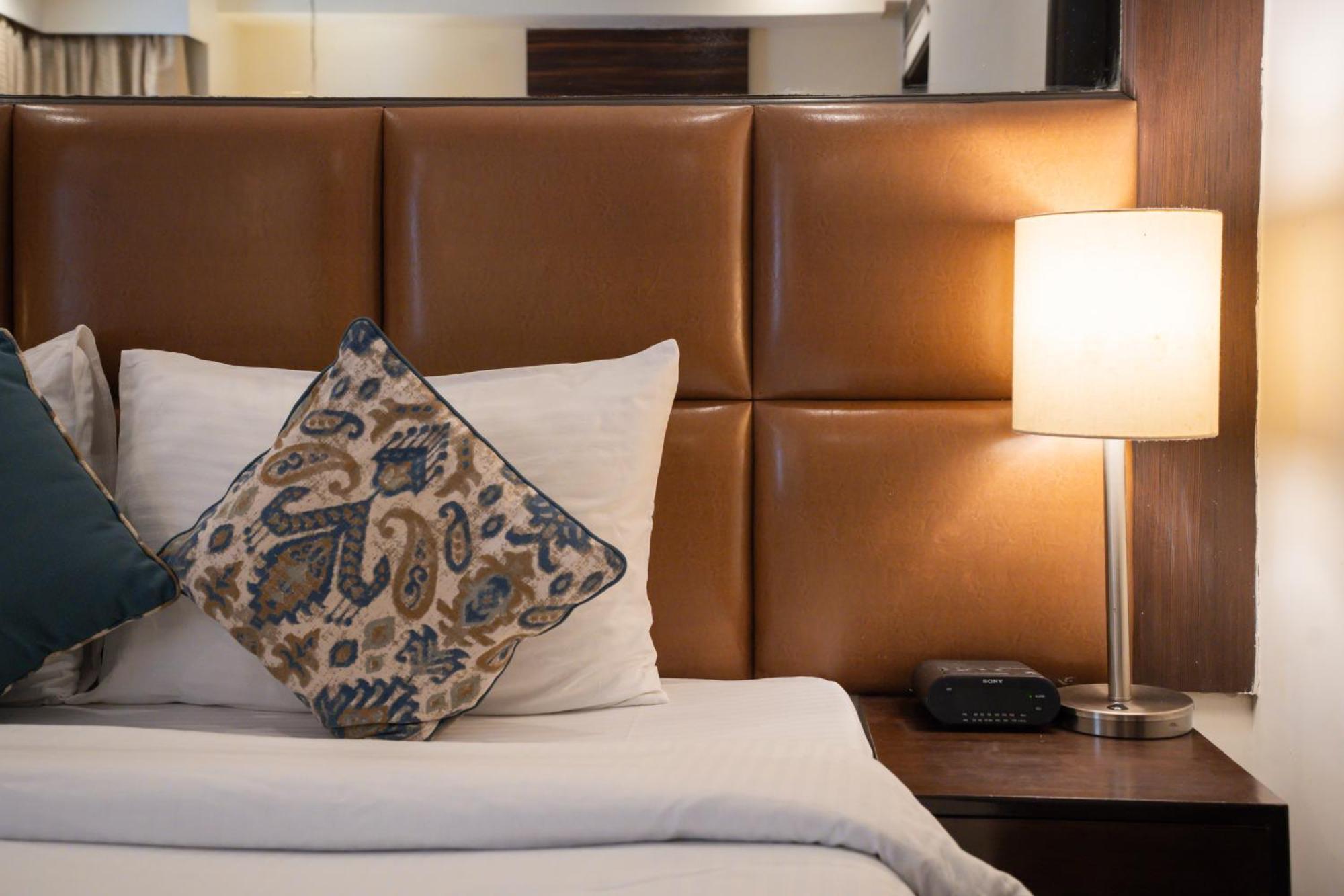 Ahuja Residency Cyber City II Gurgaon Esterno foto