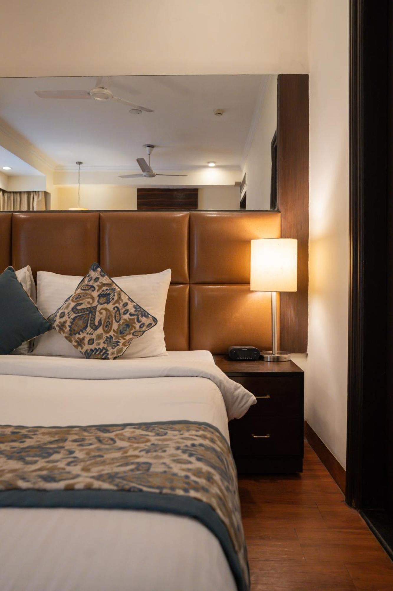 Ahuja Residency Cyber City II Gurgaon Esterno foto