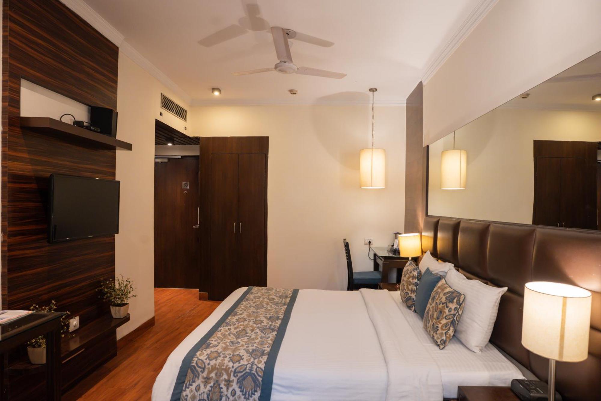 Ahuja Residency Cyber City II Gurgaon Esterno foto