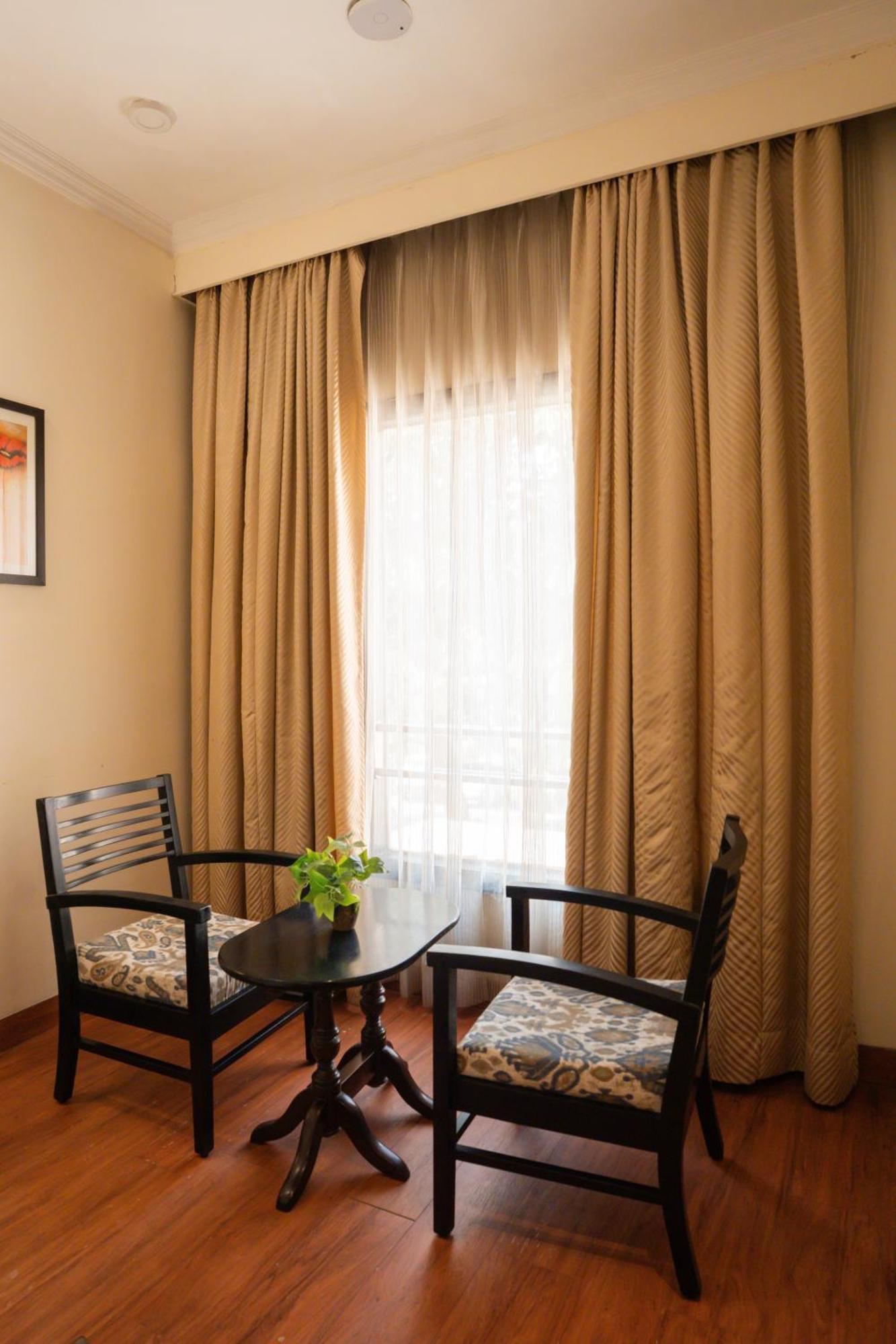 Ahuja Residency Cyber City II Gurgaon Esterno foto