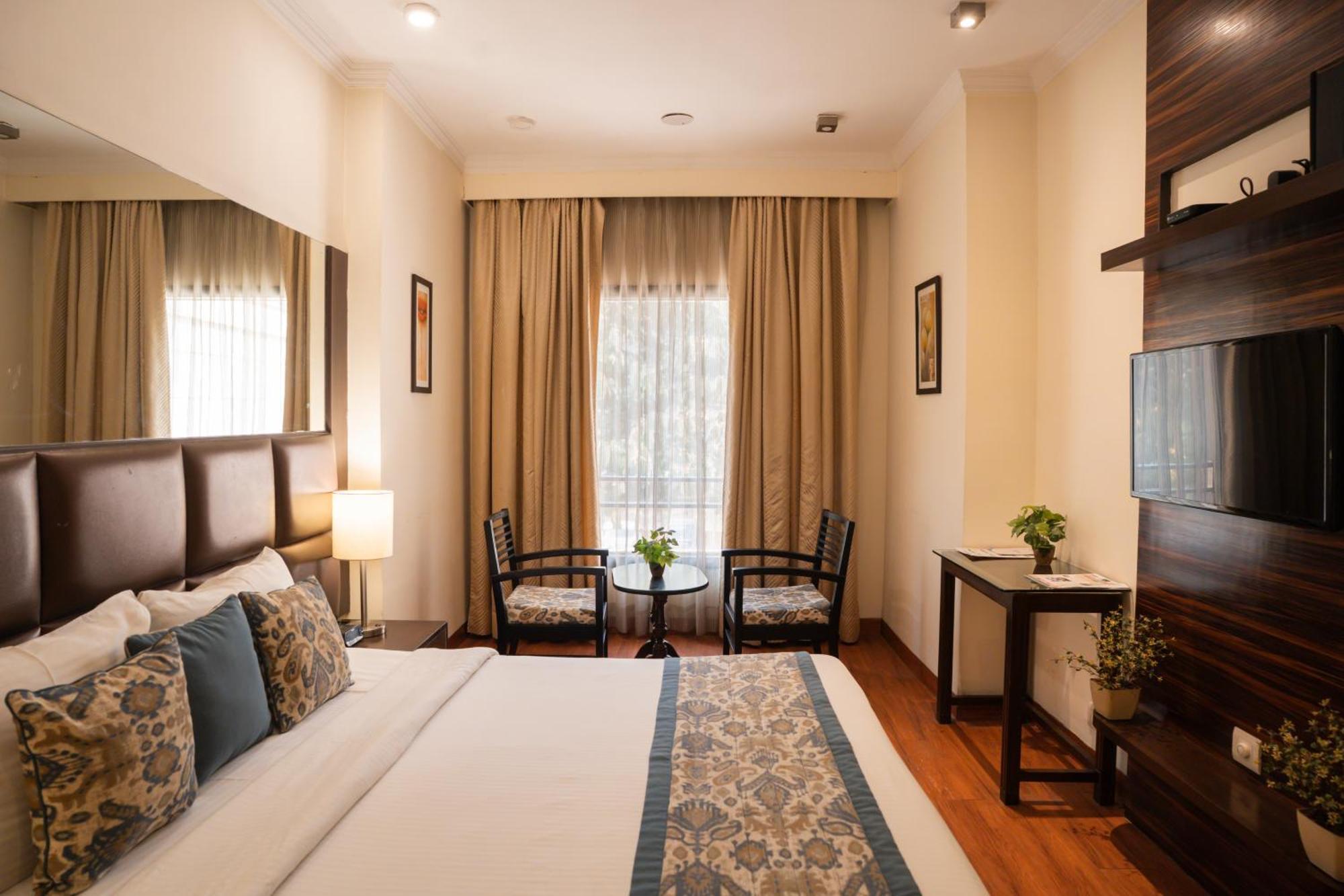 Ahuja Residency Cyber City II Gurgaon Esterno foto