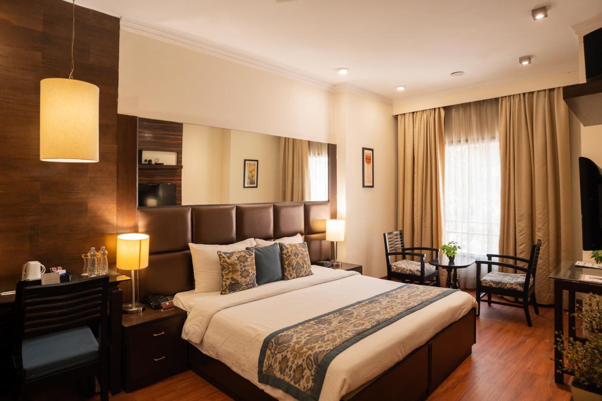 Ahuja Residency Cyber City II Gurgaon Esterno foto