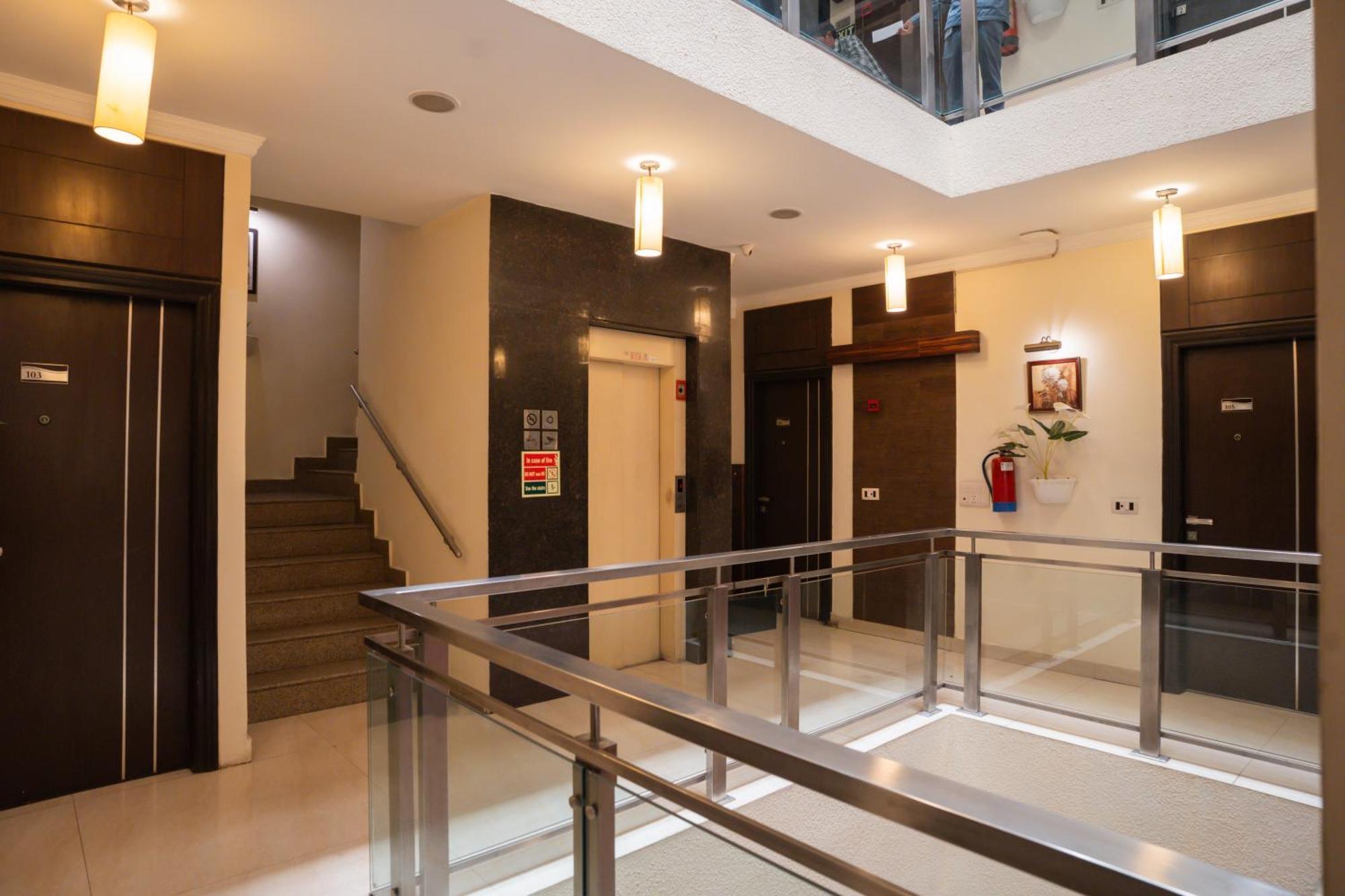 Ahuja Residency Cyber City II Gurgaon Esterno foto