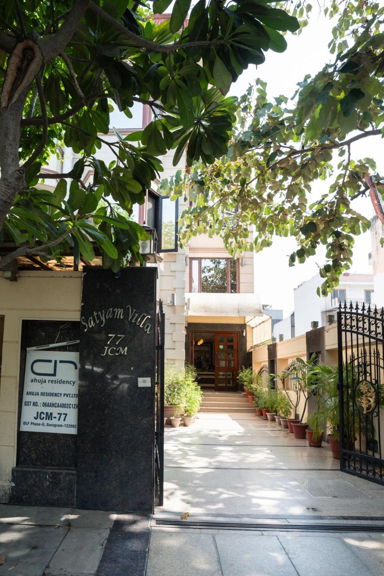 Ahuja Residency Cyber City II Gurgaon Esterno foto