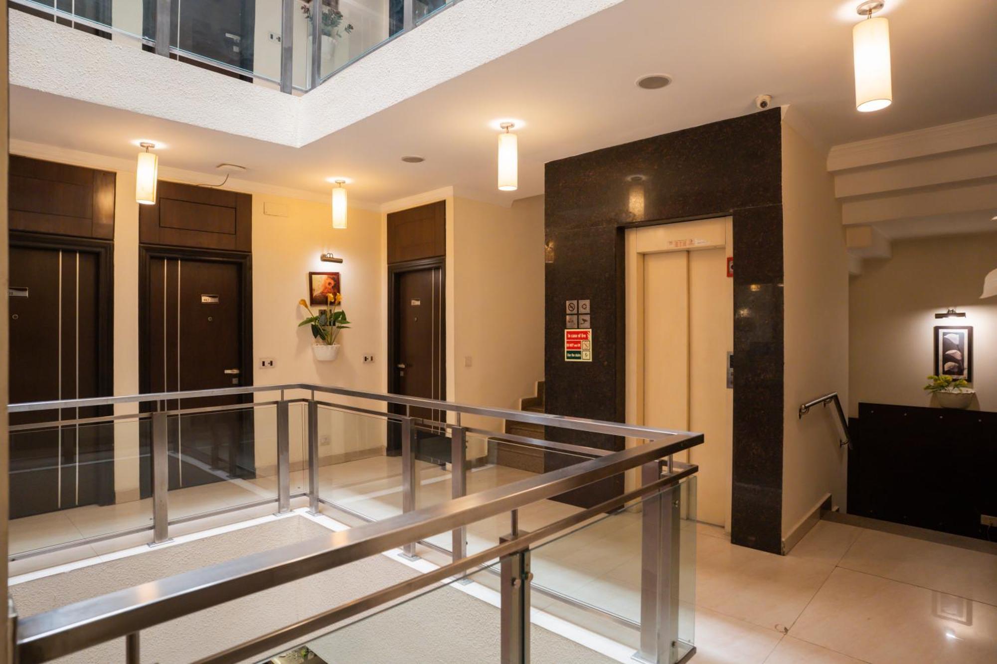 Ahuja Residency Cyber City II Gurgaon Esterno foto