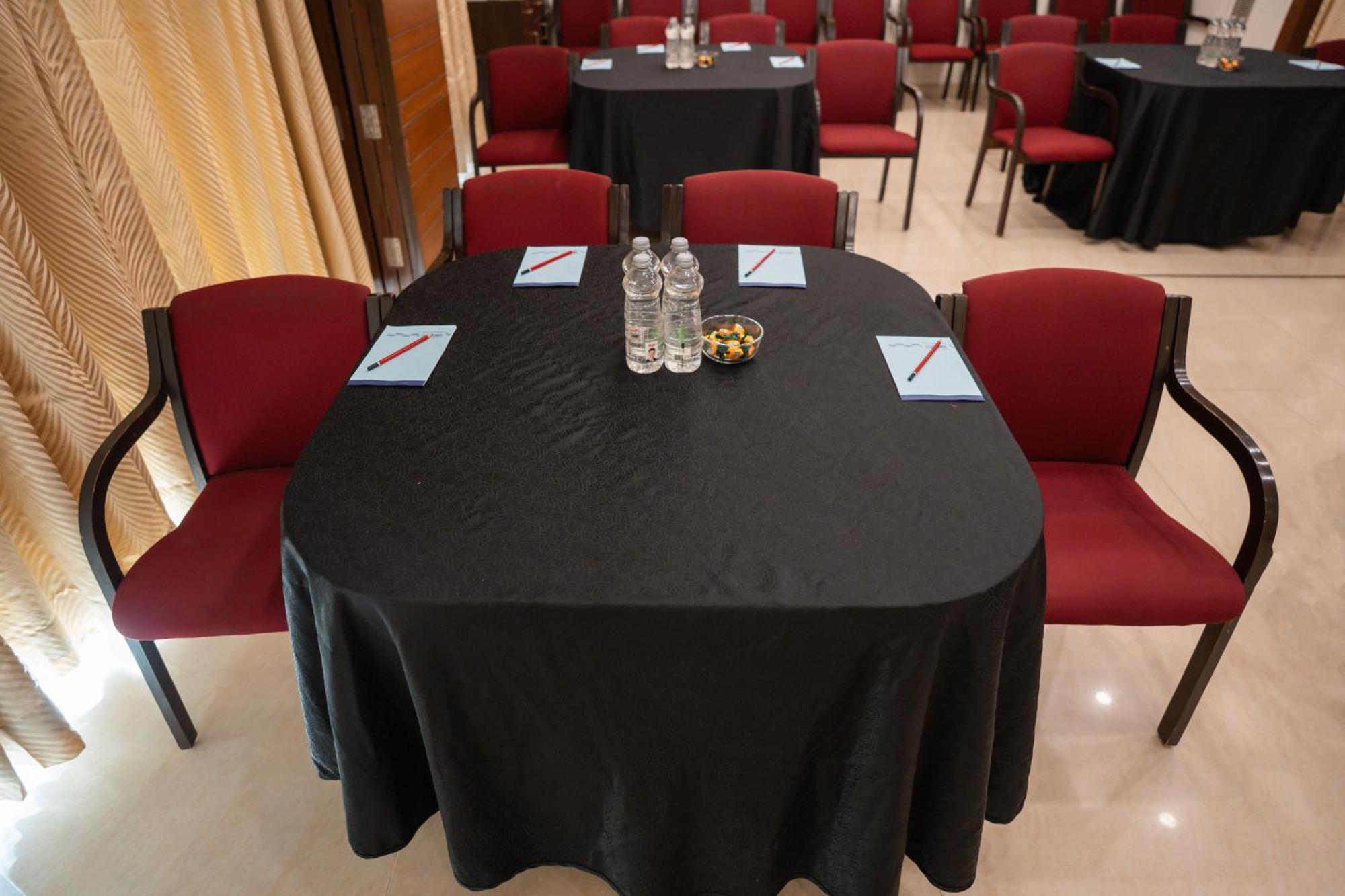 Ahuja Residency Cyber City II Gurgaon Esterno foto