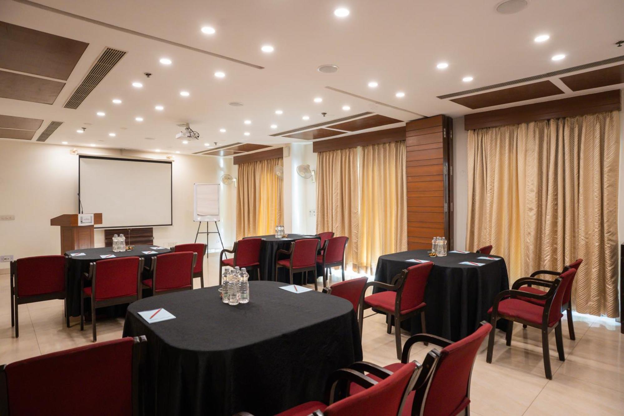 Ahuja Residency Cyber City II Gurgaon Esterno foto
