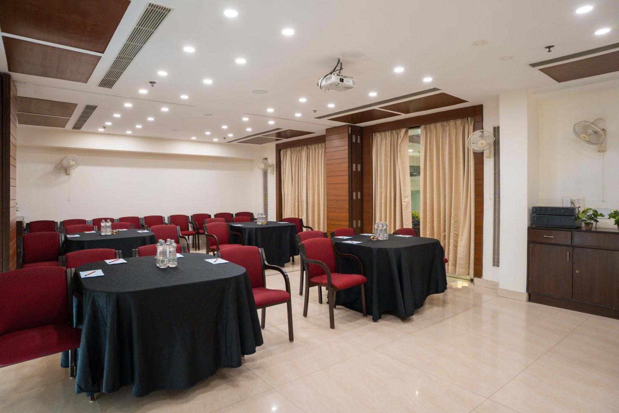 Ahuja Residency Cyber City II Gurgaon Esterno foto