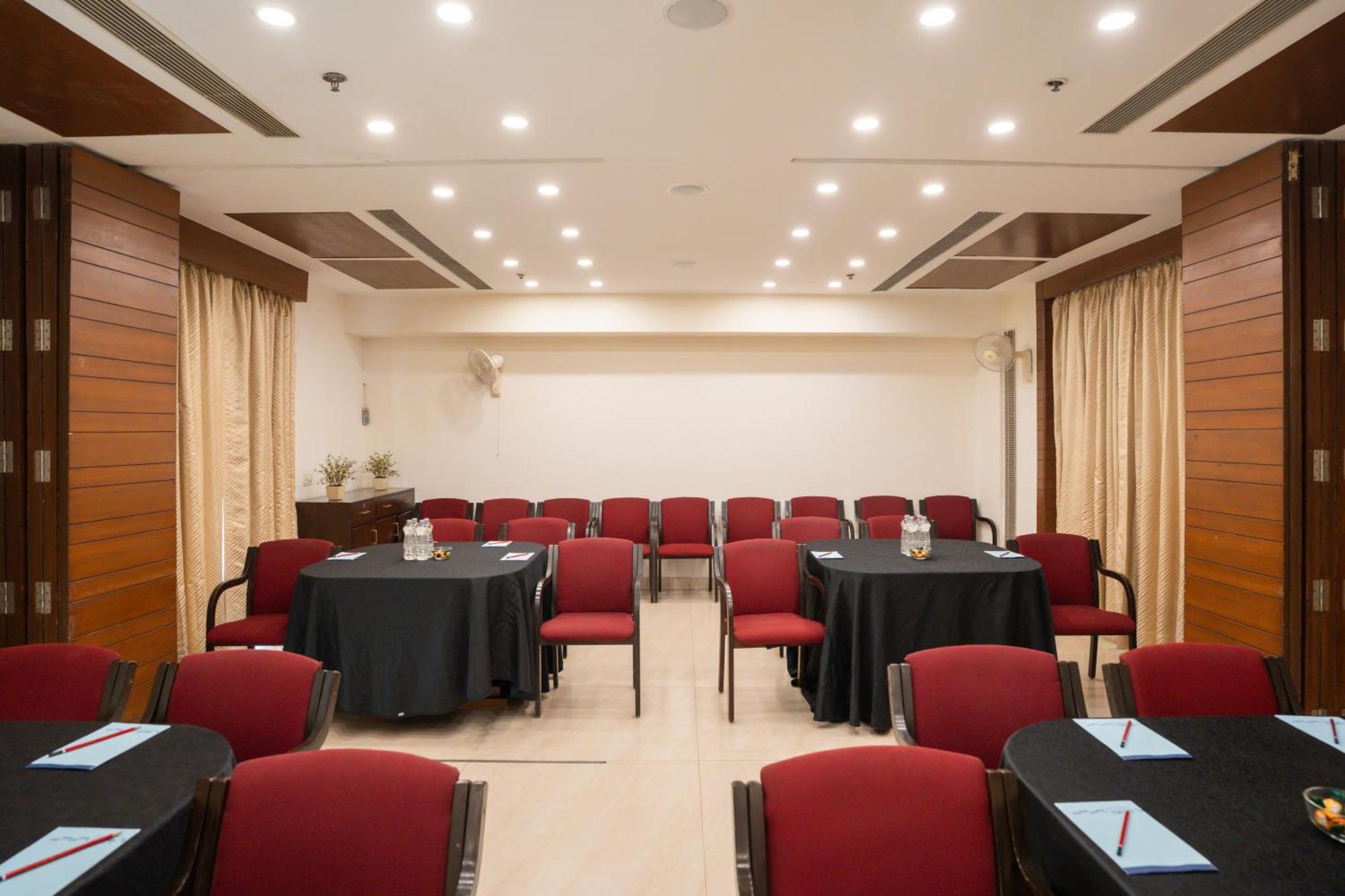 Ahuja Residency Cyber City II Gurgaon Esterno foto