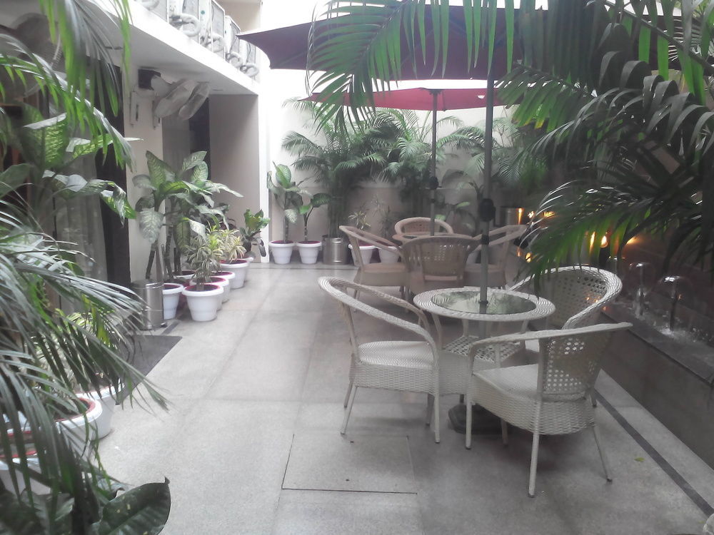 Ahuja Residency Cyber City II Gurgaon Esterno foto
