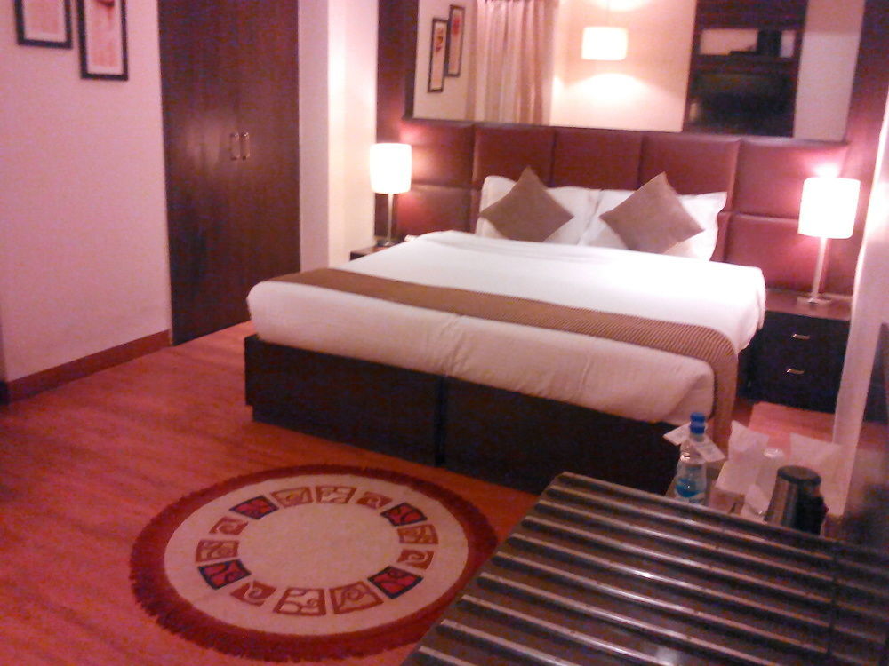 Ahuja Residency Cyber City II Gurgaon Esterno foto