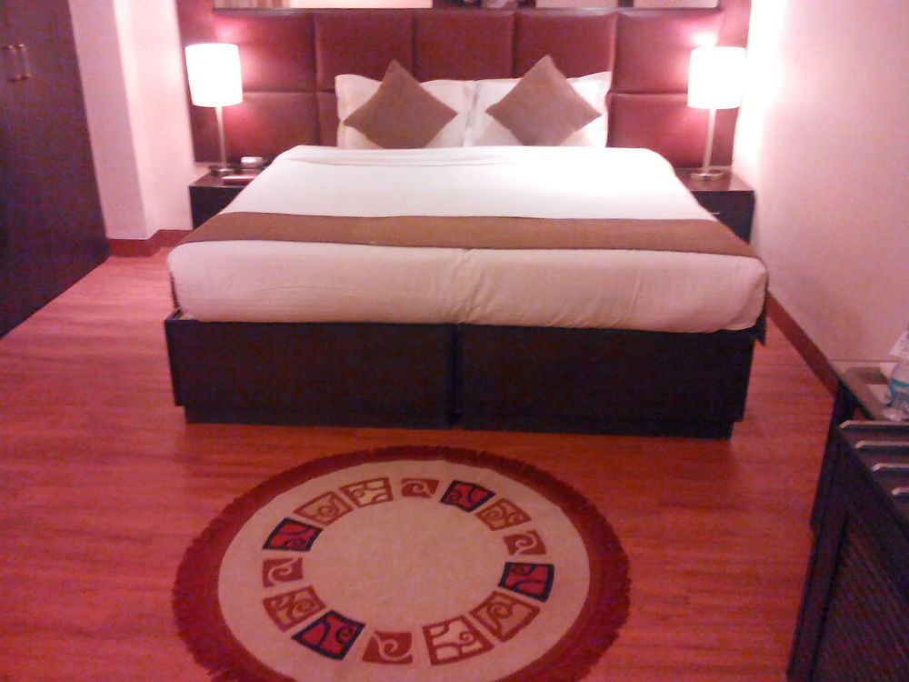 Ahuja Residency Cyber City II Gurgaon Esterno foto